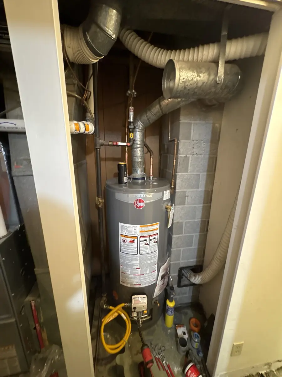 New 40-gallon natural-gas water heater after replacement in Vancouver